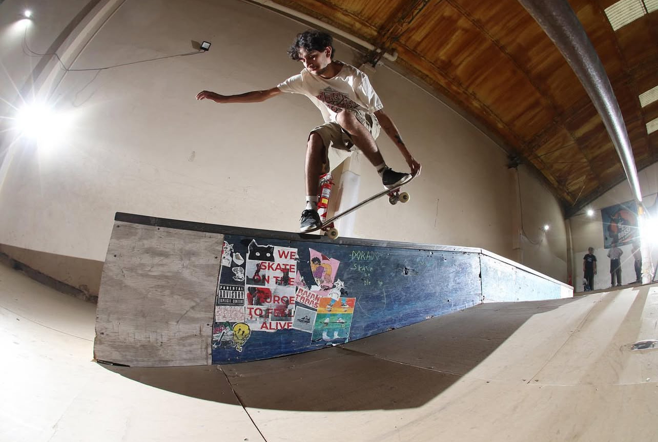 Skater en la pista